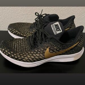 NIKE Women's Black & Gold Athletic Running Shoes